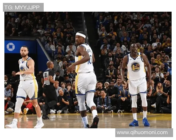 快船与勇士激烈对决,战况胶着双方全力争夺季后赛席位 快船与勇士激烈对决,战况胶着双方全力争夺季后赛席位