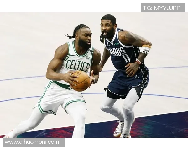 独行侠与凯尔特人激战正酣 赛场上的强者对决引发篮球迷热议